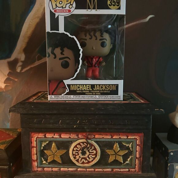 Funko Pop Micheal Jackson with Red Outfit 359 - Picture 7 of 8